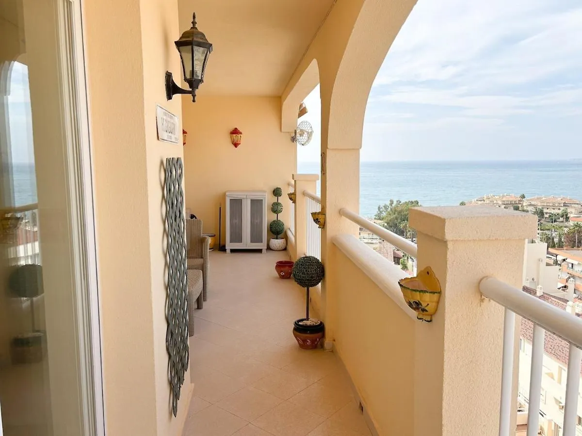 Beautiful Benalmadena Apartment With Sea Views!