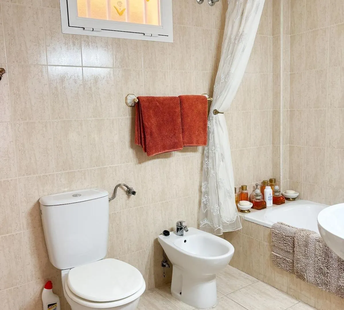 Beautiful Benalmadena Apartment With Sea Views!