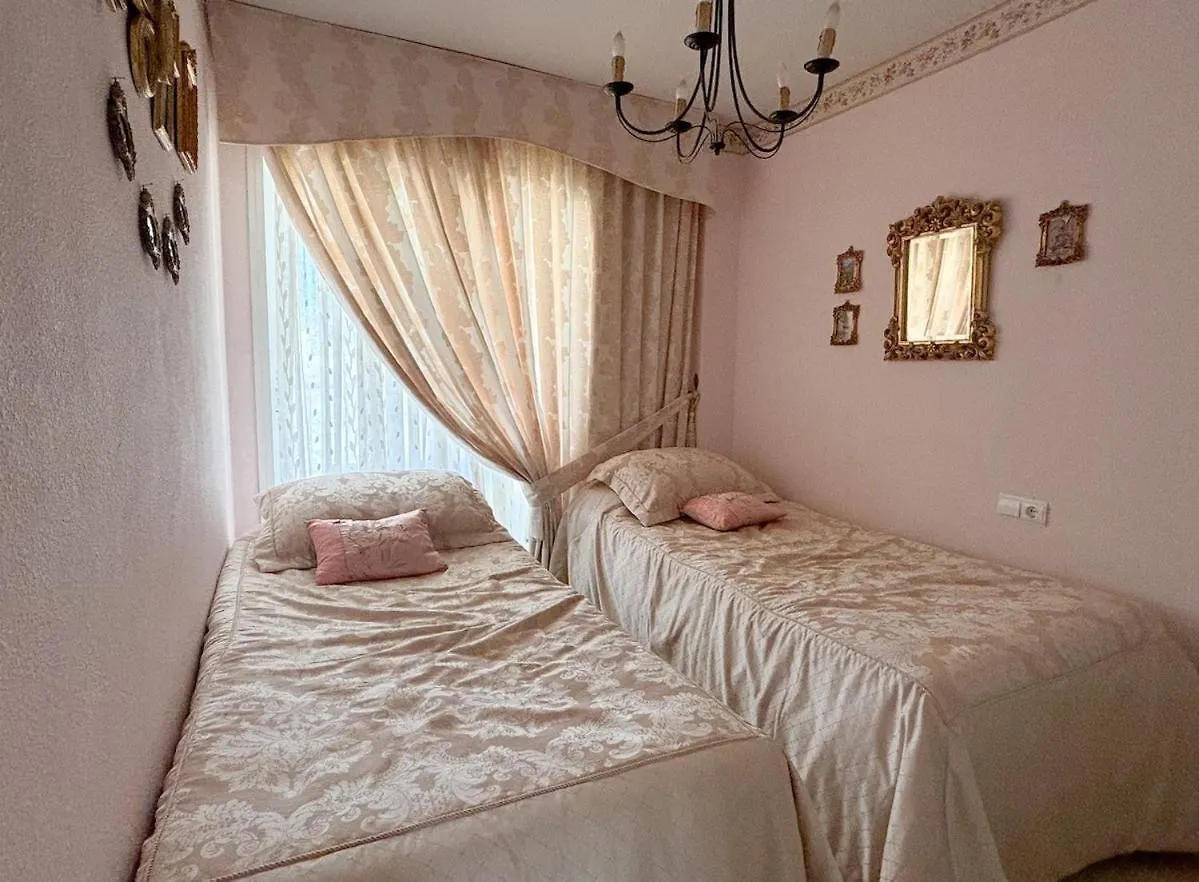 Beautiful Benalmadena Apartment With Sea Views!