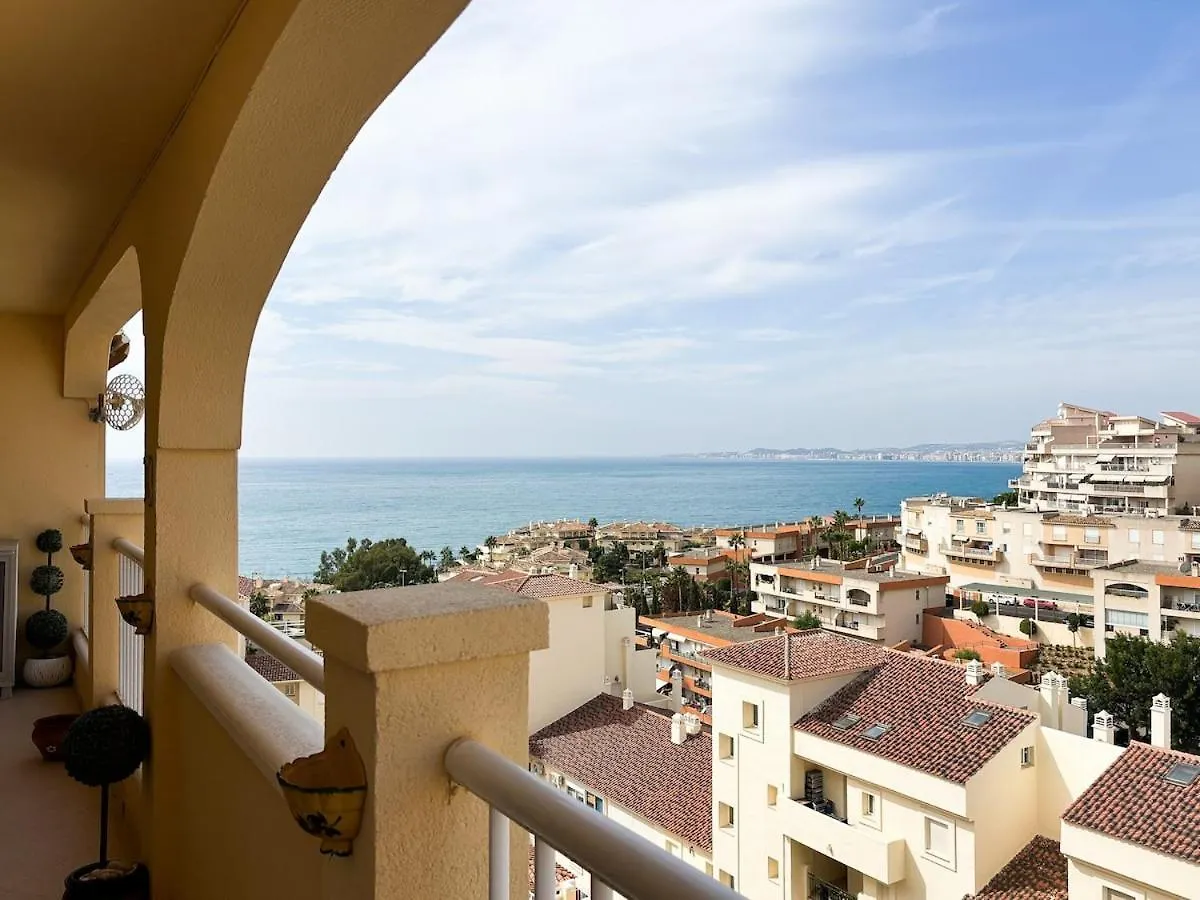 Beautiful Benalmadena Apartment With Sea Views!