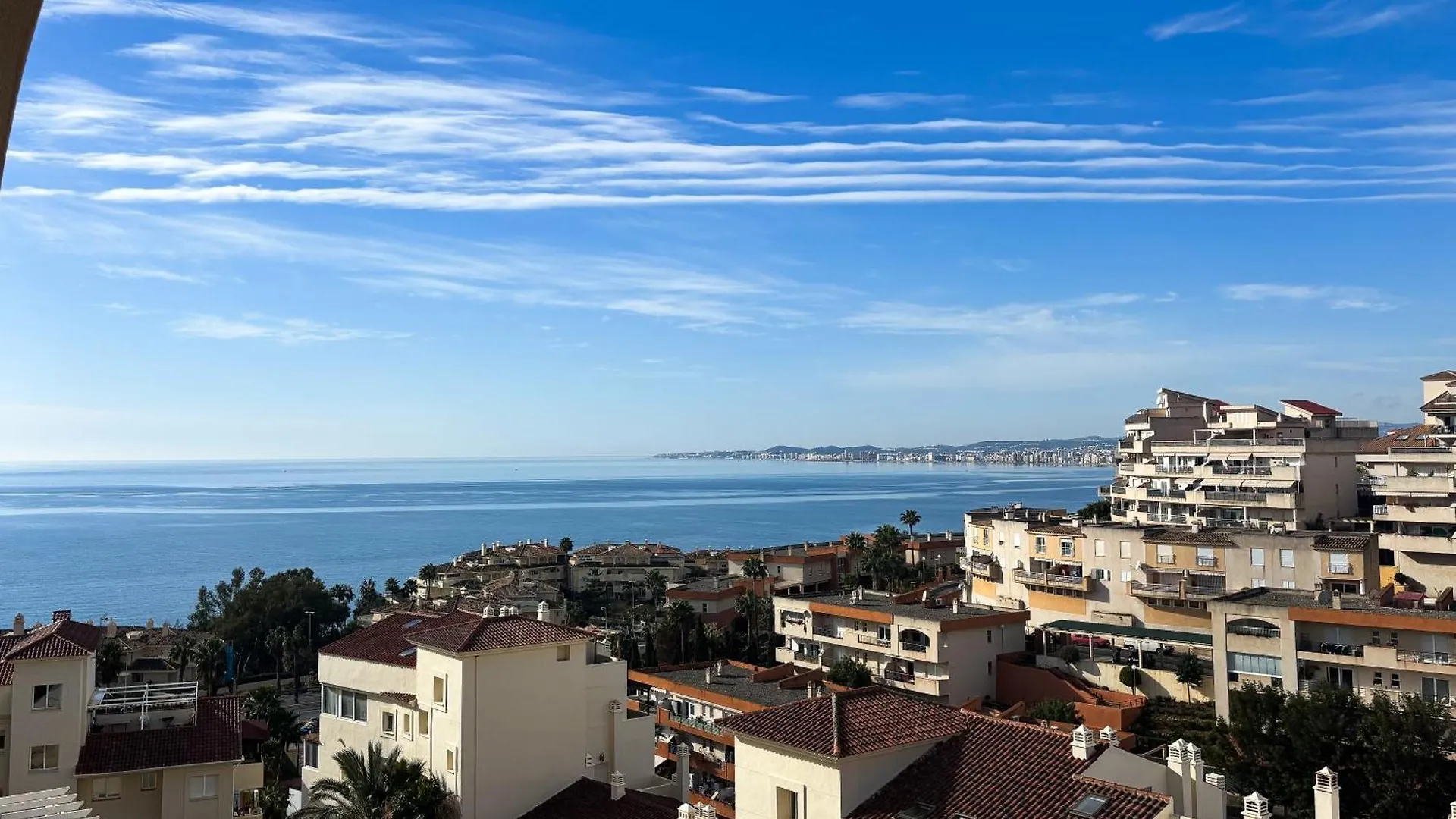 Beautiful Benalmadena Apartment With Sea Views!