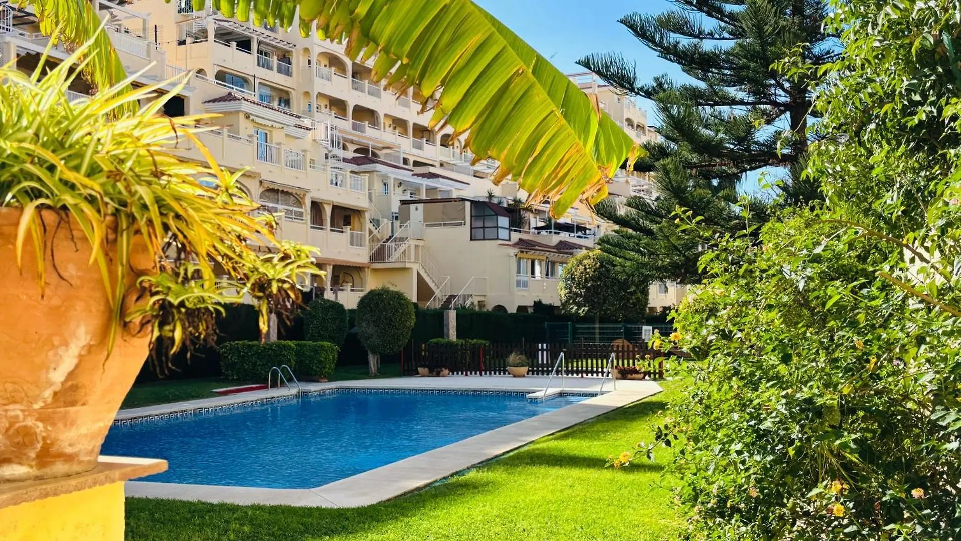 Beautiful Benalmadena Apartment With Sea Views!