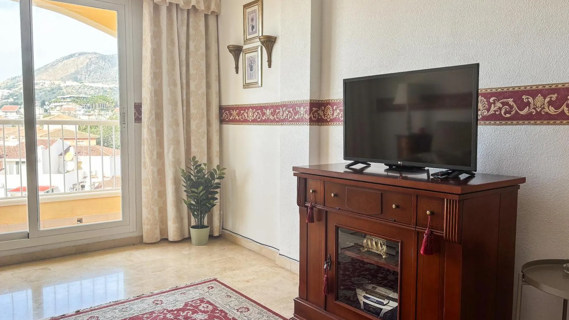 Beautiful Benalmadena Apartment With Sea Views! Spagna